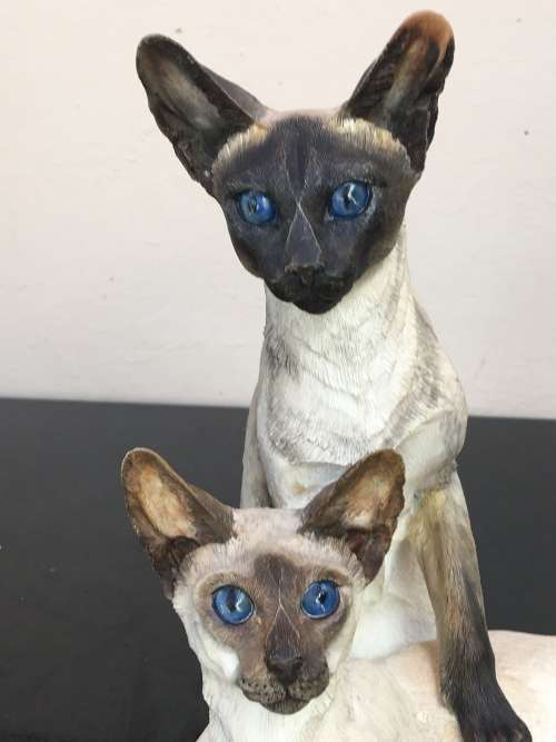 Country Artists Collectable Cat Figurines Siamese Pair Signed and Dated 2004 No: 03527