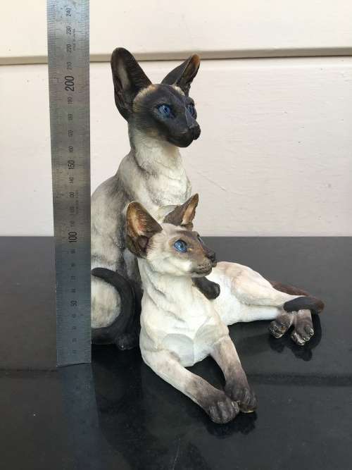 Country Artists Collectable Cat Figurines Siamese Pair Signed and Dated 2004 No: 03527