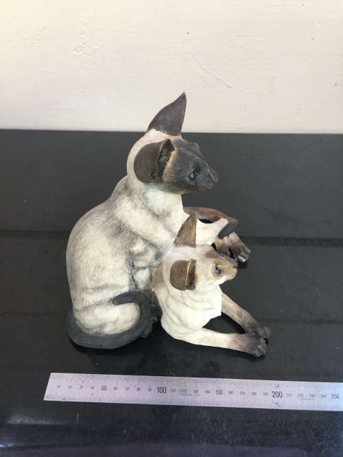 Country Artists Collectable Cat Figurines Siamese Pair Signed and Dated 2004 No: 03527