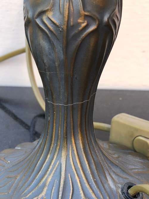 STUNNING VINTAGE TIFFANY STYLE LEAD GLASS TABLE LAMP IN FULL WORKING ORDER