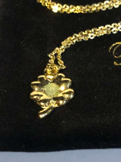 WOW!!! PATRICIUS CLOVER 18ct GOLD PLATED CHAIN WITH GREEN ADVENTURINE PENDANT - No 157