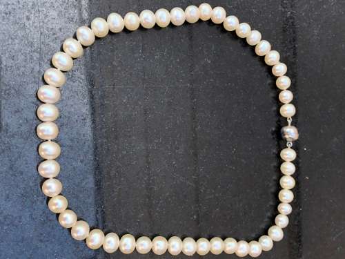FRESH WATER PEARL NECKLACE WITH 925 STAMPED SILVER MAGNETIC CLASP