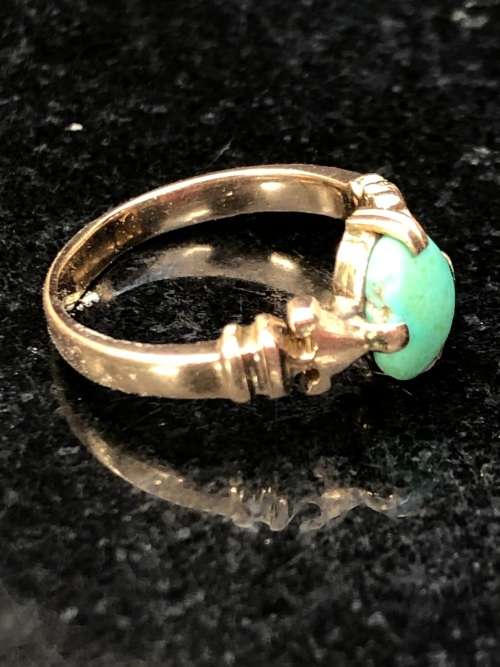 A vintage 9ct yellow gold and turquoise ring - 3.07g - size L