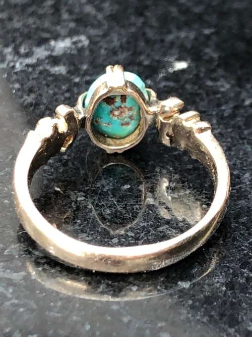A vintage 9ct yellow gold and turquoise ring - 3.07g - size L