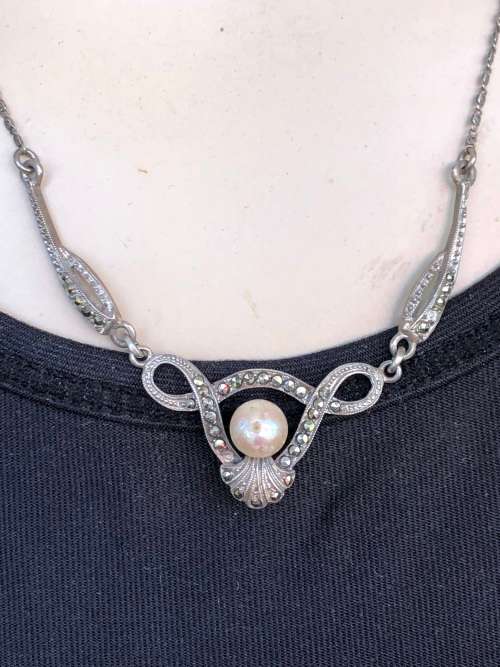 WOW !!! STUNNING VINTAGE STERLING SILVER PEARL AND MARCASITE NECKLACE PENDANT- 6.08g