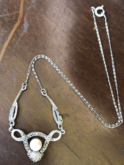 WOW !!! STUNNING VINTAGE STERLING SILVER PEARL AND MARCASITE NECKLACE PENDANT- 6.08g