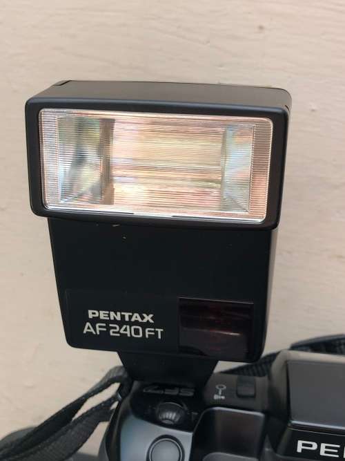 PENTAX SF7 35mm SLR FILM CAMERA WITH EXTRA LENS MANUALS AND AN AF 240FT FLASH IN CARRY BAG