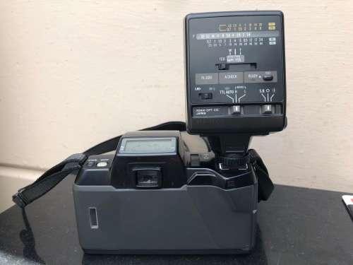 PENTAX SF7 35mm SLR FILM CAMERA WITH EXTRA LENS MANUALS AND AN AF 240FT FLASH IN CARRY BAG