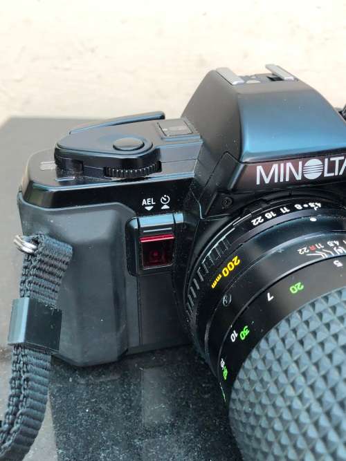 MINOLTA X-300s 35mm SLR MANUAL ZOOM FILM CAMERA WITH TWO LENSES IN A CARRY CASE -WORKING 100%