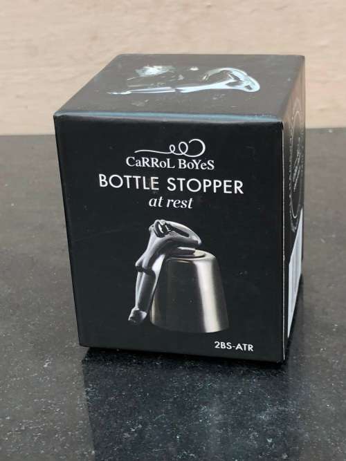 CARROL BOYES (1954 - 2019) ORIGINAL AT REST BOTTLE STOPPER IN ORIGINAL BOX - LIKE NEW !!!