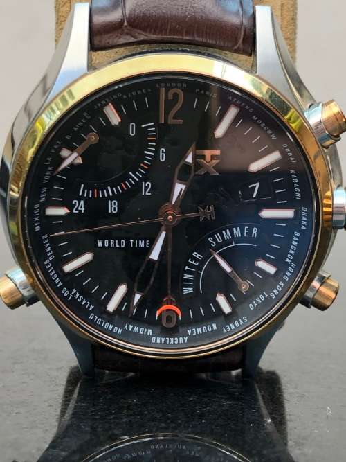 TIMEX WORLD TIME INTELLIGENT QUARTZ WATCH WITH LEATHER STRAP - LIKE NEW - WORKING 100%