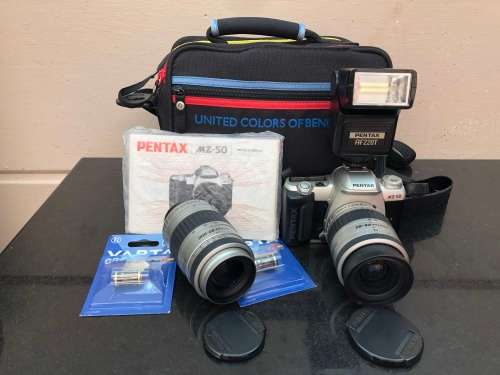 PENTAX MZ-50 35mm SLR FILM CAMERA WITH EXTRA LENS MANUALS FLASH AND CAMERA BAG