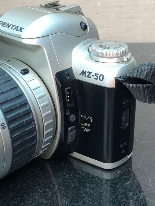 PENTAX MZ-50 35mm SLR FILM CAMERA WITH EXTRA LENS MANUALS FLASH AND CAMERA BAG