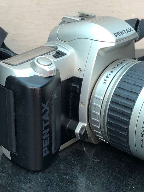 PENTAX MZ-50 35mm SLR FILM CAMERA WITH EXTRA LENS MANUALS FLASH AND CAMERA BAG