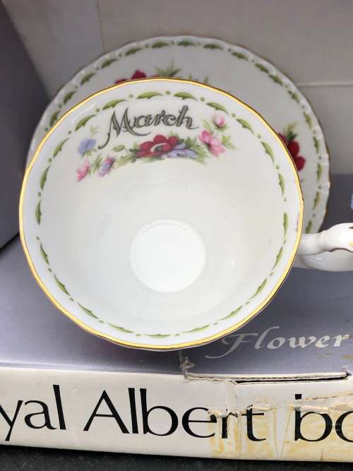 ROYAL ALBERT ANEMONES FLOWER OF THE MONTH MARCH DUO AND POSY IN THE ORIGINAL BOX - DUO IS MINT !!!