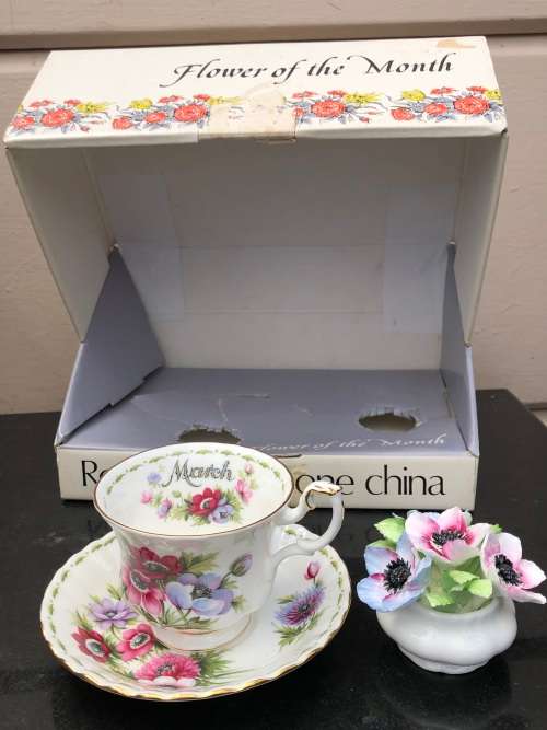 ROYAL ALBERT ANEMONES FLOWER OF THE MONTH MARCH DUO AND POSY IN THE ORIGINAL BOX - DUO IS MINT !!!