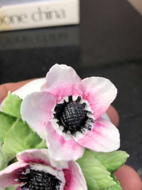 ROYAL ALBERT ANEMONES FLOWER OF THE MONTH MARCH DUO AND POSY IN THE ORIGINAL BOX - DUO IS MINT !!!