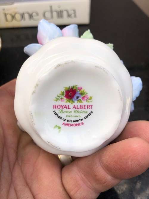 ROYAL ALBERT ANEMONES FLOWER OF THE MONTH MARCH DUO AND POSY IN THE ORIGINAL BOX - DUO IS MINT !!!