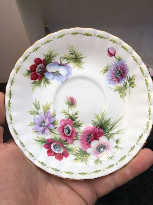 ROYAL ALBERT ANEMONES FLOWER OF THE MONTH MARCH DUO AND POSY IN THE ORIGINAL BOX - DUO IS MINT !!!