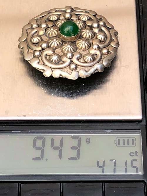 VINTAGE ALP ITALIAN SILVER BROOCH WITH GREEN HUBBELL GLASS BEAD - 9.43g