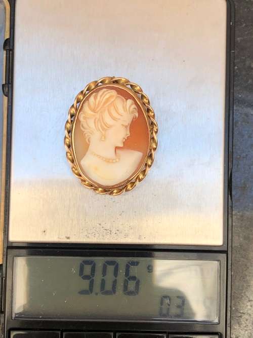 STUNNING  9ct YELLOW GOLD MOUNTED CARVED SHELL CAMEO PENDANT BROOCH - CLEARLY MARKED