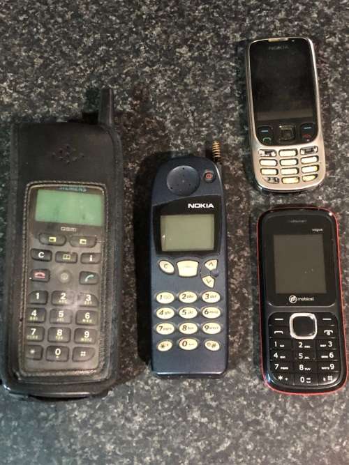 JOB LOT OF OLD CELL PHONES - UNTESTED - NOKIA 5110 , SIEMENS , NOKIA 1600 AND MOBICELL