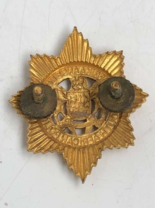SOUTH AFRICAN POLICE SERVICE CAP BADGE c1980`s - LUGS INTACT