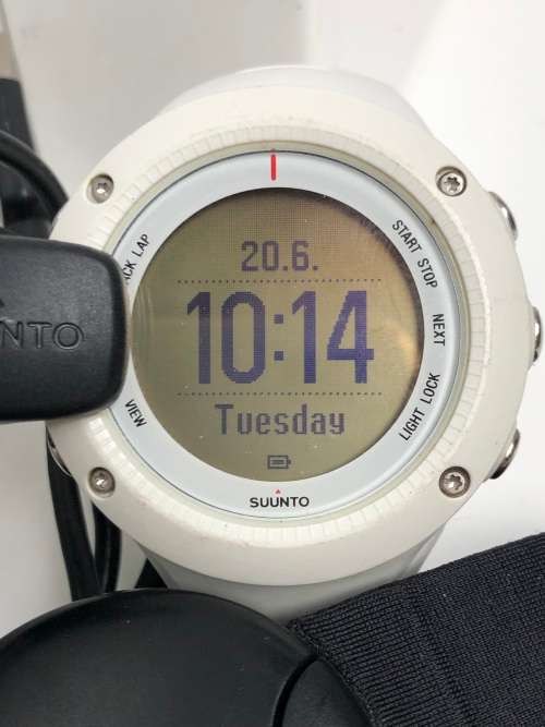 SUUNTO AMBIT 2 WHITE FITNESS WATCH WITH CHARGER AND HEART MONITOR - FULL WORKING ORDER