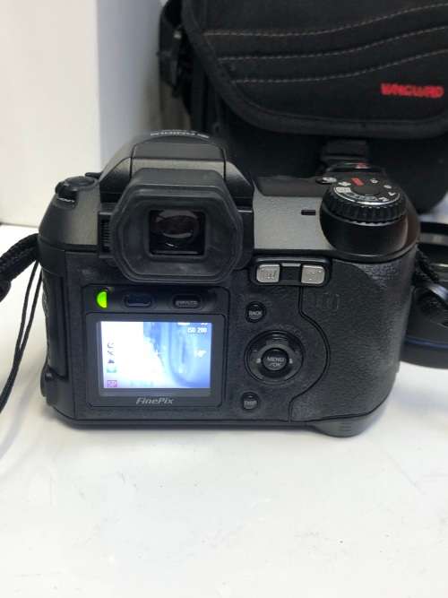 FUJIFILM FINEPIX S5000 WITH THE MANUAL , MEMORY CARD AND CAMERA BAG - WORKING 100%