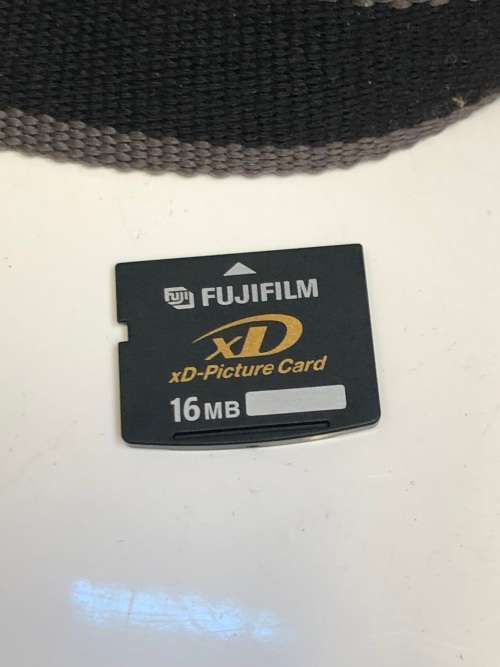 FUJIFILM FINEPIX S5000 WITH THE MANUAL , MEMORY CARD AND CAMERA BAG - WORKING 100%