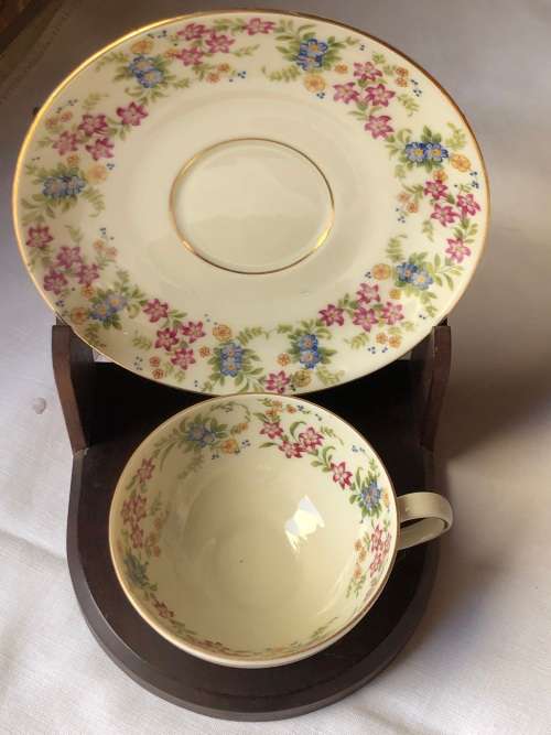 Johann Seltmann Vohenstrauß c1955 - Bavaria tea cup and saucer duo - Mint