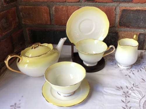 ROYAL ALBERT YELLOW RAINBOW PATTERN TEA FOR ONE - CHECK DESCRIPTION AND PICS