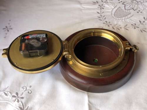STUNNING GERMAN BRASS PORTHOLE SHIPS CLOCK ON A MAHOGANY BASE - QUARTZ MOVEMENT - WORKING
