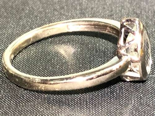 BEAUTIFUL 9ct WHITE GOLD RING WITH A 1.3kt TEARDROP AQUAMARINE IN BEZEL SETTING - SIZE R - 2.3g