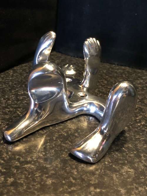 CARROL BOYES (1954 - 2019) NECK AND NECK PATTERN WALL MOUNTED BOTTLE HOLDER - BOXED LIKE NEW