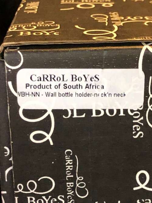 CARROL BOYES (1954 - 2019) NECK AND NECK PATTERN WALL MOUNTED BOTTLE HOLDER - BOXED LIKE NEW