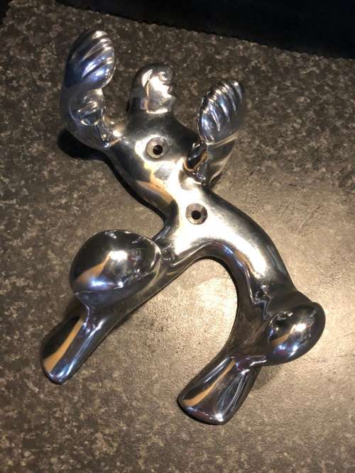CARROL BOYES (1954 - 2019) NECK AND NECK PATTERN WALL MOUNTED BOTTLE HOLDER - BOXED LIKE NEW