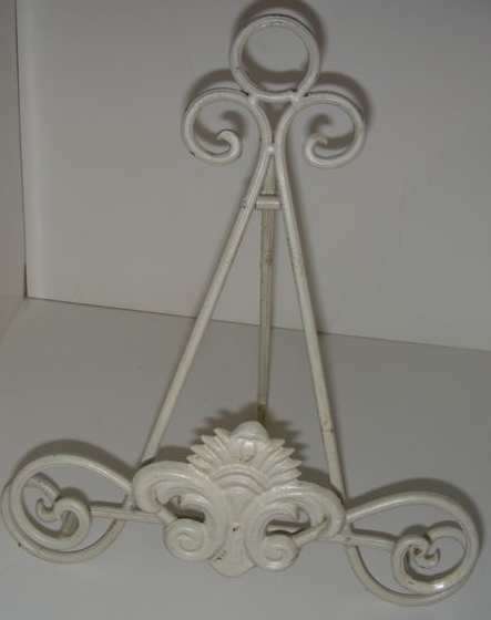 Just Stunning Cast Iron Picture Easel - Cream (a)