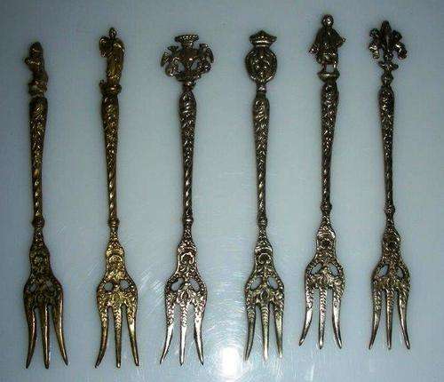Vintage Boxed cocktail forks in Brass - Italy