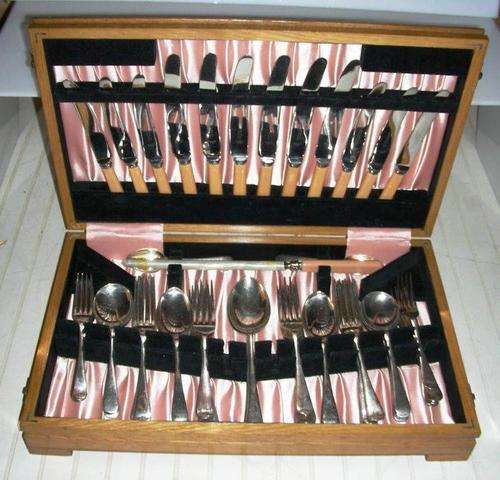 Vintage Canteen Of Cutlery - B & J Sippel Ltd. Sheffield England - 6 place setting = +- 68 yrs old