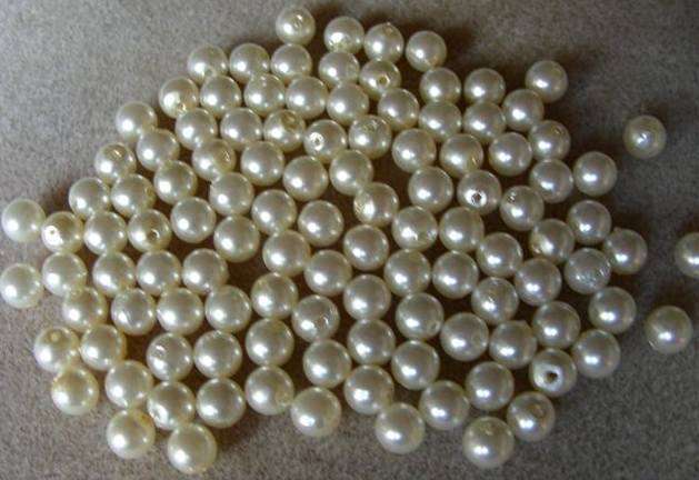 100 x 8mm Round Acrylic Cream Pearls