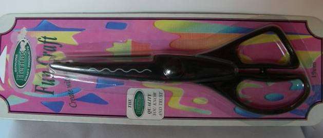 Craft Scissors - cuts a Wavy shape - FREE PENCILS