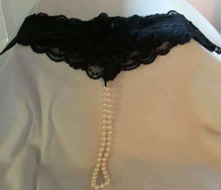 Thong - Black lace and beads