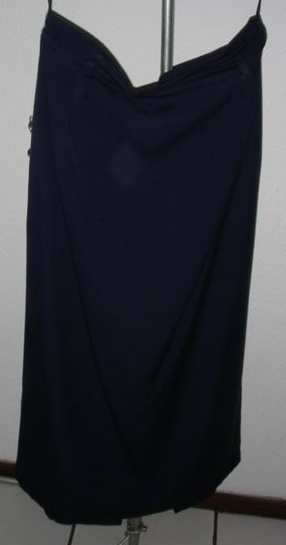 Stunning Vintage navy blue pencil skirt, hangs beautifully ! Size 38, extremely flattering