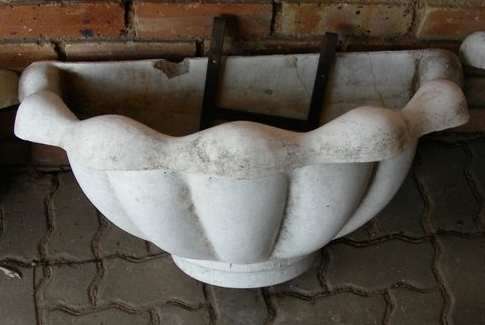 Vintage Shell white wall planter (b)