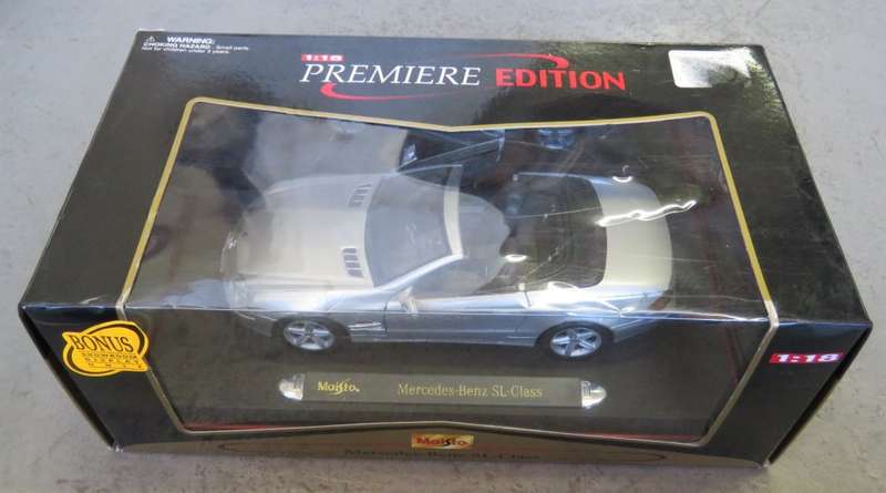 Maisto Mercedes-Benz SL-Class model car with showroom display unit in box - Scale 1/18
