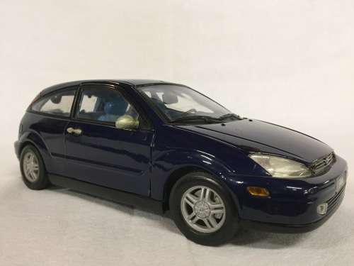 Ford Focus model car by Motor Max - scale 1/18