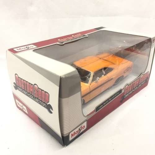 Maisto Custom shop 1970 Plymouth GTX model car - scale 1/25 in box