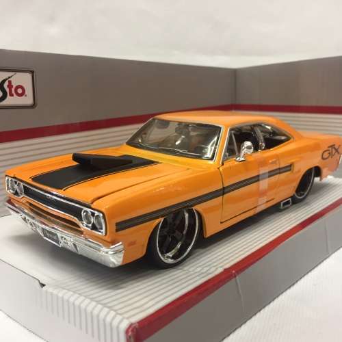 Maisto Custom shop 1970 Plymouth GTX model car - scale 1/25 in box