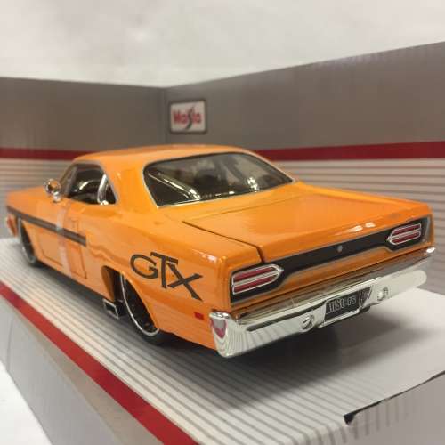 Maisto Custom shop 1970 Plymouth GTX model car - scale 1/25 in box